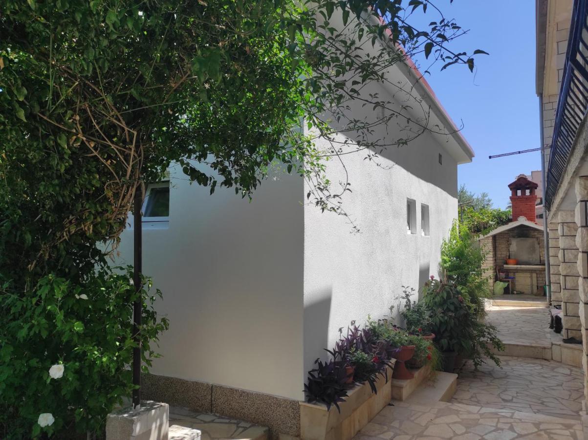By The Sea Apartman