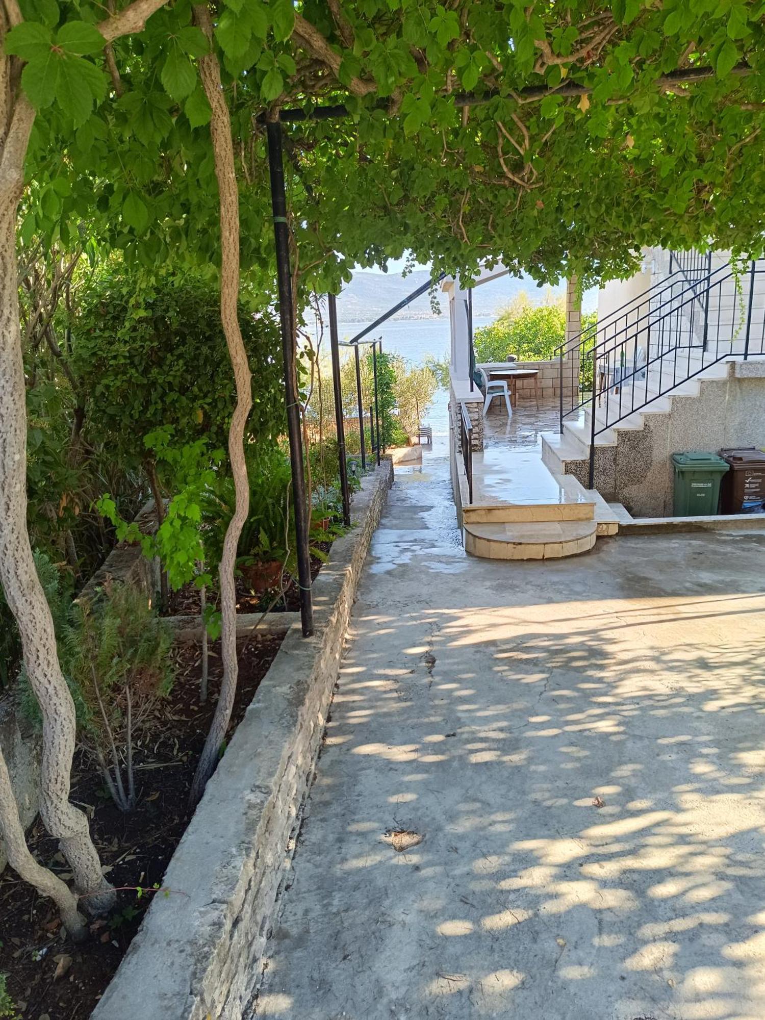 By The Sea Apartman *